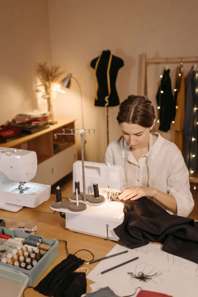 Couturière Mannequin Machine à coudre Surjeteuse