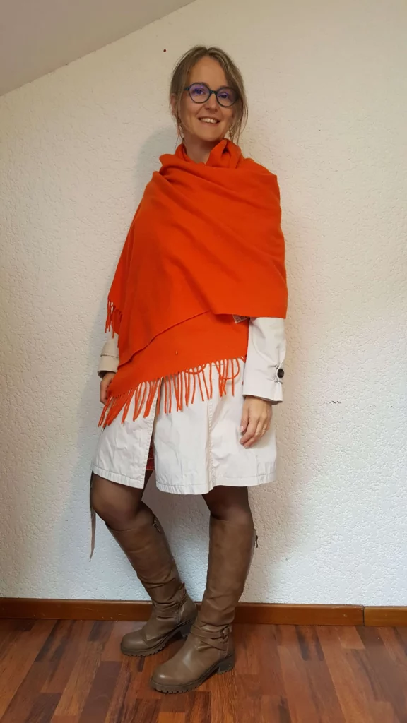 Robe Orange Bottes Trench Ferme Echarpe