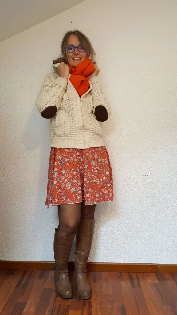 Robe Orange Veste Laine Bottes Echarpe