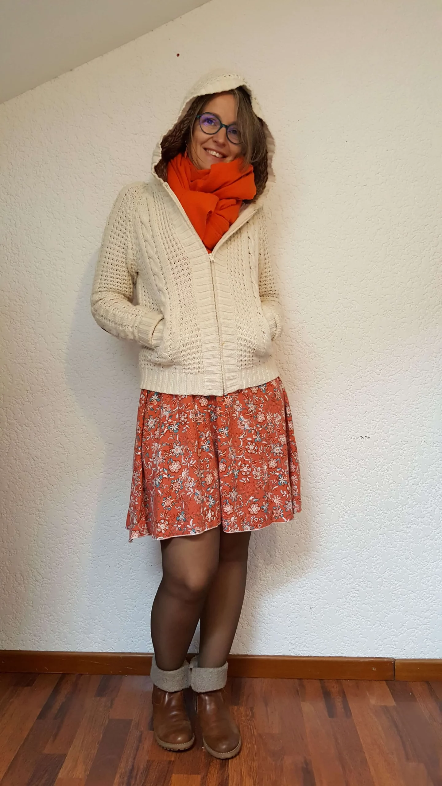 Robe Orange Veste Laine Bottines Echarpe Capuche